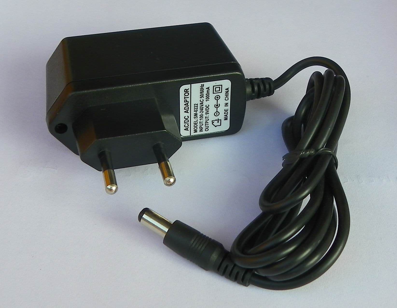 AC/DC POWER ADAPTOR 9V 1A