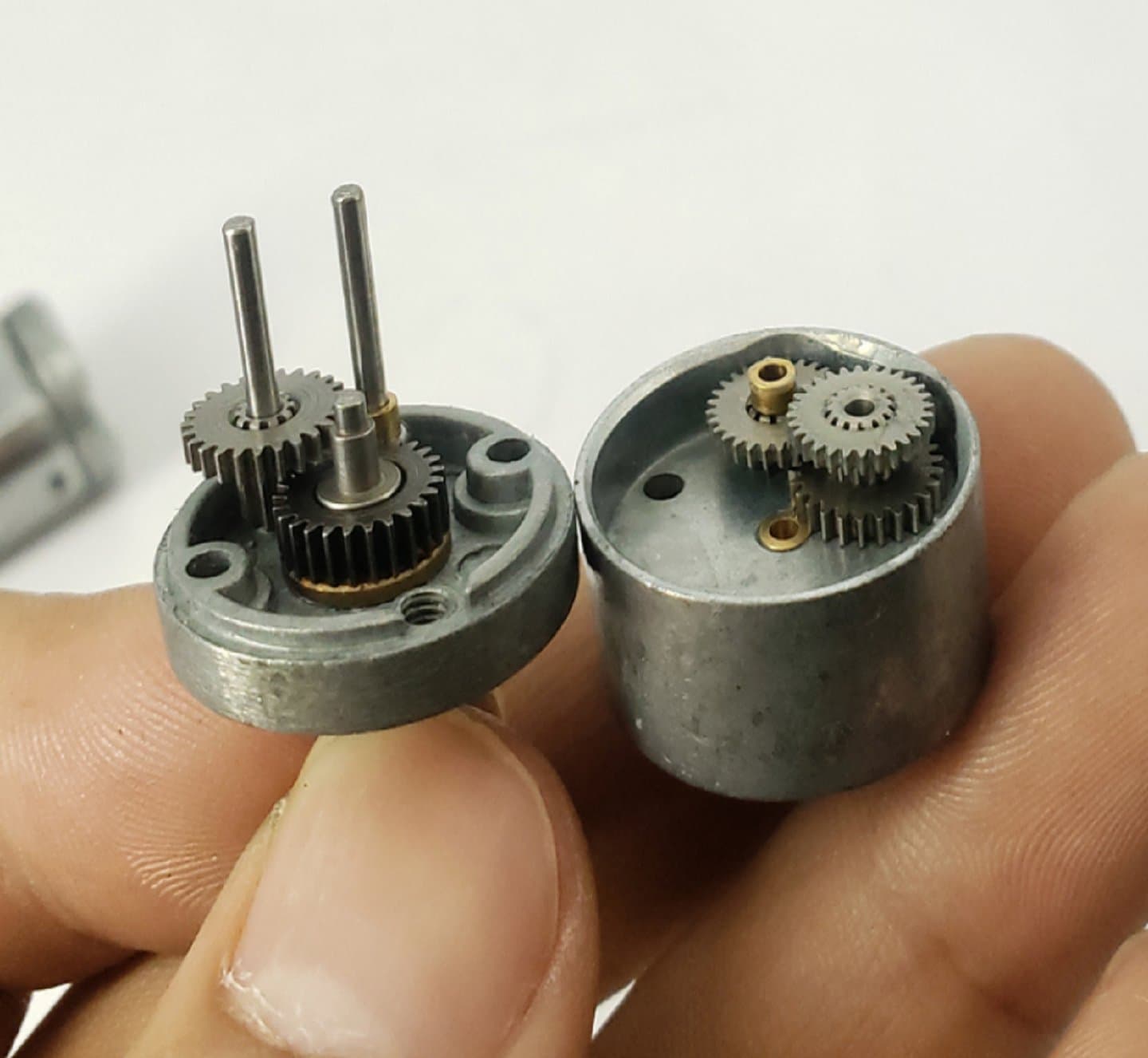  180 geared motor with all metal gears — image 1